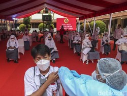 Luhut: Stok Vaksin Nggak Ada Masalah karena Ada 480 Juta