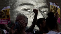 Seperti diketahui, gerakan Black Lives Matter sempat ramai di berbagai negara dunia, tak kecuali Inggris. Gelombang aksi itu terjadi sebagai bentuk penolakan atas diskiriminasi ras yang masih kerap terjadi di sejumlah sektor kehidupan masyarakat.