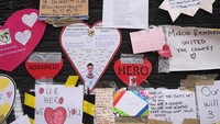 Mural bergambar Rashford yang sempat jadi sasaran aksi vandalisme dan serangan rasial pun kini dipenuhi dengan pesan dukungan untuk Rashford.
