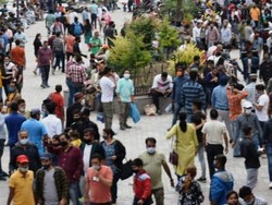 Corona di India Belum Reda, Warga Berbondong-bondong Berwisata