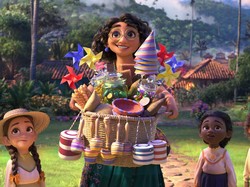 Penyanyi Latin Carlos Vives Isi Lagu Animasi Encanto