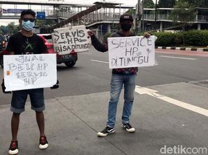 Urusan Perut Bikin Tukang Servis HP di PGC Pilih Turun ke Jalan Urusan Perut Bikin Tukang Servis HP di PGC Pilih Turun ke Jalan