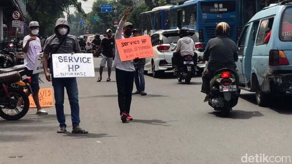 Gegara PPKM Darurat, Jasa Servis HP Pindah ke Jalan