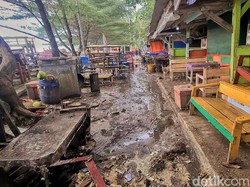 Melihat Sisa-sisa Kerusakan Usai Gelombang 6 Meter Terjang Palabuhanratu