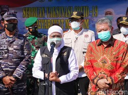 Gubernur Khofifah Kejar Target Vaksinasi COVID-19 70 Persen Warga Jatim
