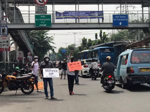 Imbas Mal PGC Tutup, Tukang Servis HP Turun ke Pinggir Jalan Imbas Mal PGC Tutup, Tukang Servis HP Turun ke Pinggir Jalan