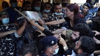 Keluarga Korban Ledakan Beirut Serbu Rumah Mendagri Libanon
