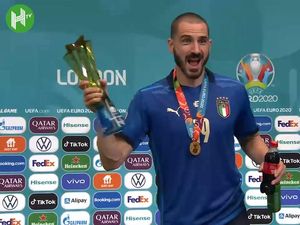 Video: Italia Juara, Bonucci Tenggak Heineken & Coca-Cola