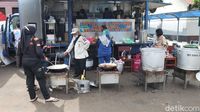 Melihat Aktivitas di Dapur Umum Wyata Guna Usai Dimarahi Risma
