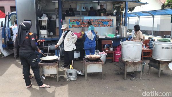 Melihat Aktivitas di Dapur Umum Wyata Guna Usai Dimarahi Risma