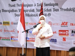 Tinjau Vaksinasi Pekerja Ritel di Bandung, Ini Pesan Menaker