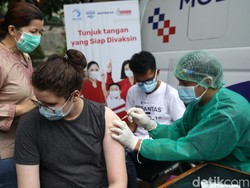 Menimbang Vaksin dengan Melepas Kacamata Kuda