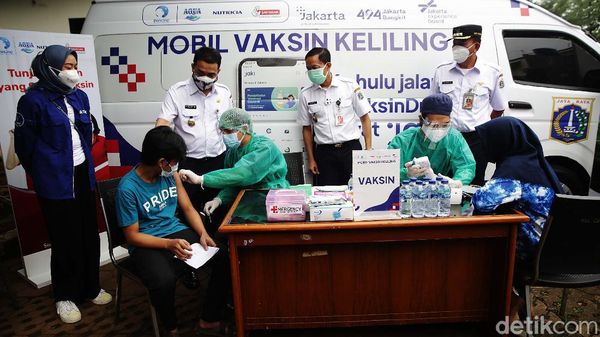 Mobil Vaksin Keliling Sasar 1.000 Warga Jakarta