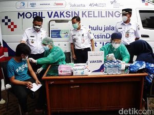 Mobil Vaksin Keliling Sasar 1.000 Warga Jakarta Mobil Vaksin Keliling Sasar 1.000 Warga Jakarta