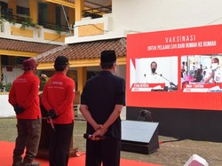 Saat Jokowi Kerahkan Anggota BIN Vaksinasi Door to Door