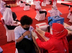 Jelang Sekolah Tatap Muka, Pelajar di Enam SMP di Kota Tegal Divaksin