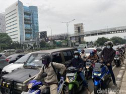 Penyekatan di Jalan Pangeran Antasari-TB Simatupang, Lalin Padat