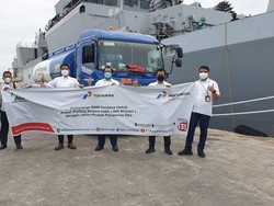 Pertamina Layani BBM Perdana Kapal Perang Angkatan Laut India di Sumut