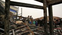 Potret Evakuasi Korban Kebakaran RS COVID-19 di Irak