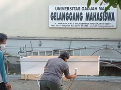 Alumni Aktivis Gelanggang Mahasiswa UGM Galang Donasi Peti Mati