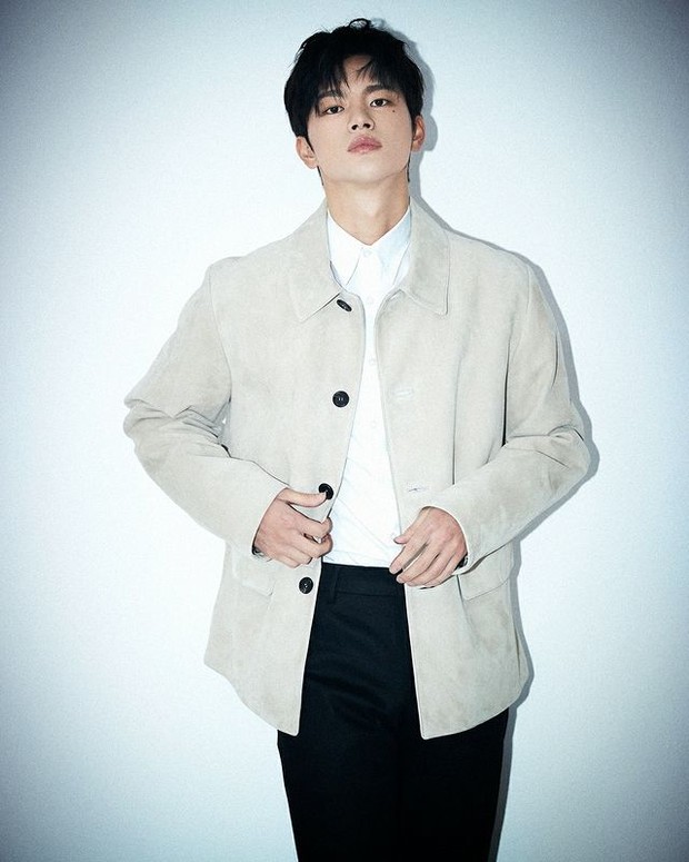Seo In Guk dibebaskan dari wajib militernya (foto: instagram.com/seo_cccc)