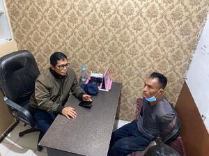 Seorang Pria yang Viral Hina Jokowi dan Polisi Diamankan Seorang Pria yang Viral Hina Jokowi dan Polisi Diamankan