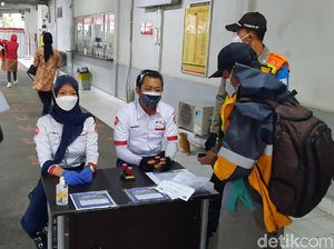 STRP Naik KRL Harus Diprint, Begini Suasana di Stasiun Bekasi Pagi Ini STRP Naik KRL Harus Diprint, Begini Suasana di Stasiun Bekasi Pagi Ini