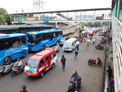 Tukang Servis HP di PGC Turun ke Jalan: Urusan Perut Tak Bisa Toleransi