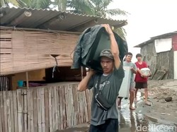 Gelombang 6 Meter Terjang Pemukiman di Sukabumi, Warga Terpaksa Mengungsi