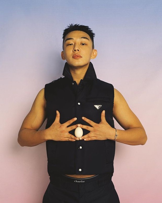 Yoo Ah In dibebaskan dari wajib militernya (foto: instagram.com/hongsick)