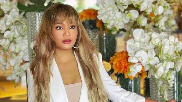 Potret Alyssa Spischak, Putri Ustaz Derry Sulaiman yang Dinikahi Bule Mualaf