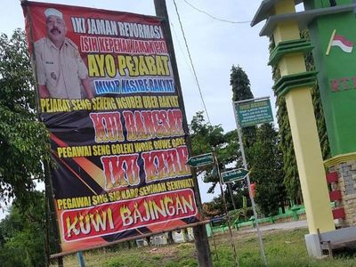 Ini Baliho Enak Zaman PKI yang Dipasang Kades di Sragen