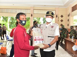 Warga Lamongan yang Isoman Digelontor Paket Sembako dan 16 Ton Beras