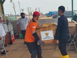 Alhamdulillah! Penggali Kubur Jenazah COVID Dapat Bantuan APD & Vitamin