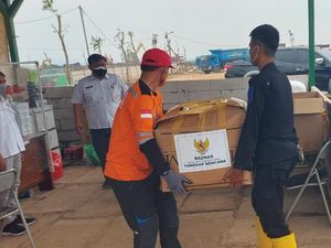 Alhamdulillah! Penggali Kubur Jenazah COVID Dapat Bantuan APD & Vitamin Alhamdulillah! Penggali Kubur Jenazah COVID Dapat Bantuan APD & Vitamin