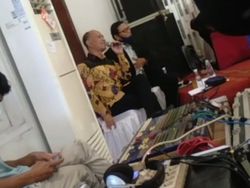 Heboh! Bupati Jepara Nyanyi-Lepas Masker di Hajatan