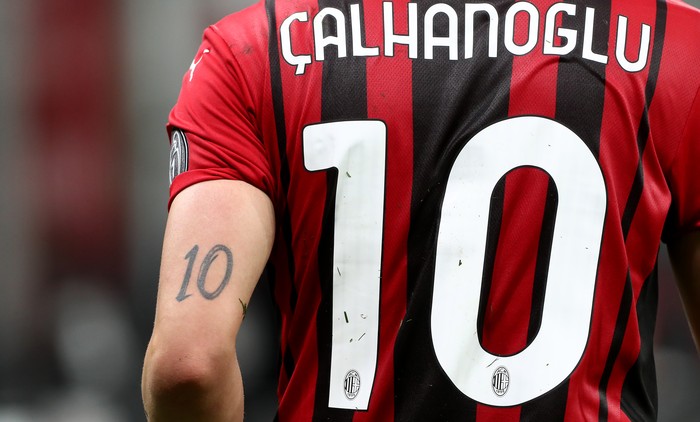 MILAN, ITALY - MAY 16: A detailed view of the number ten shirt of Hakan Calhanoglu of AC Milan during the Serie A match between AC Milan  and Cagliari Calcio at Stadio Giuseppe Meazza on May 16, 2021 in Milan, Italy. Sporting stadiums around Italy remain under strict restrictions due to the Coronavirus Pandemic as Government social distancing laws prohibit fans inside venues resulting in games being played behind closed doors. (Photo by Marco Luzzani/Getty Images)