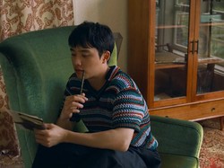 D.O EXO Tertangkap Kamera Merokok Dalam Ruangan, Netizen Beri Kritik