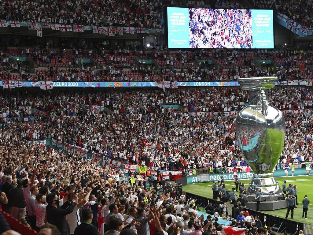 Salam Tempel Rp 4 Juta, Tiket Masuk Fans Ilegal di Final Euro 2020 Salam Tempel Rp 4 Juta, Tiket Masuk Fans Ilegal di Final Euro 2020