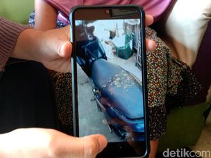 Foto-foto Teror Lempar Tinja yang Viral di Kudus Foto-foto Teror Lempar Tinja yang Viral di Kudus