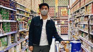 Keseruan Ananda Omesh Saat Makan Pizza dan Rayakan Ulang Tahun Anak