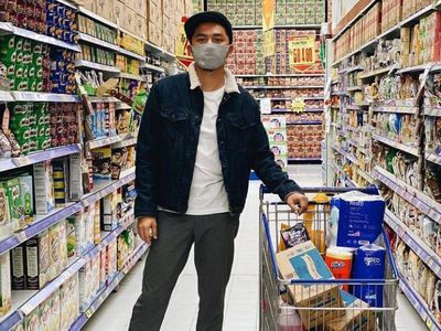 Keseruan Ananda Omesh Saat Makan Pizza dan Rayakan Ulang Tahun Anak