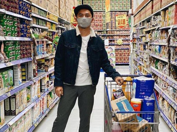 Keseruan Ananda Omesh Saat Makan Pizza dan Rayakan Ulang Tahun Anak