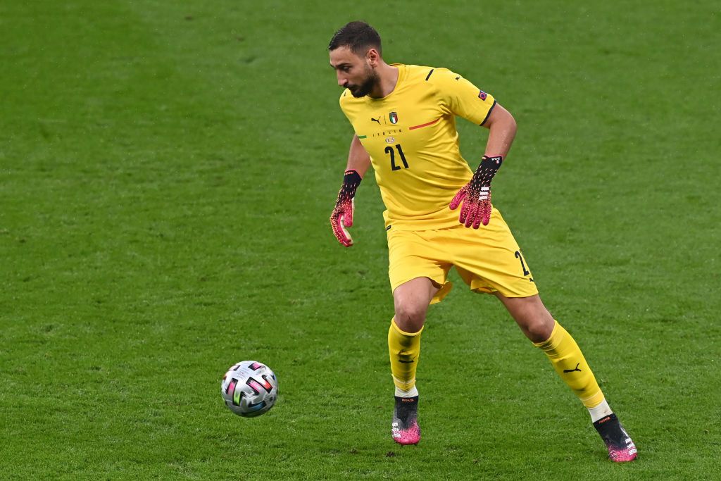 LONDON, ENGLAND - JULY 11: Gianluigi Donnarumma of Italy on the ball during the UEFA Euro 2020 Championship Final between Italy and England at Wembley Stadium on July 11, 2021 in London, England. (Photo by Facundo Arrizabalaga - Pool/Getty Images)