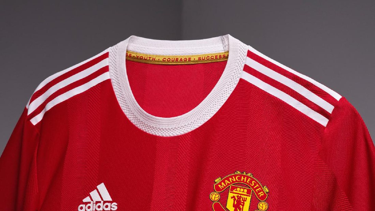Jersey baru Manchester United dikritik mantan pemainnya (Foto: sportsdirect.com)