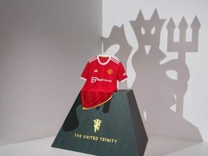 Terinspirasi 80-an, Inilah Jersey Baru Man United