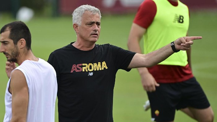 Jose Mourinho mengadakan latihan pramusi bersama skuad AS Roma, Selasa 14 Juli 2021.