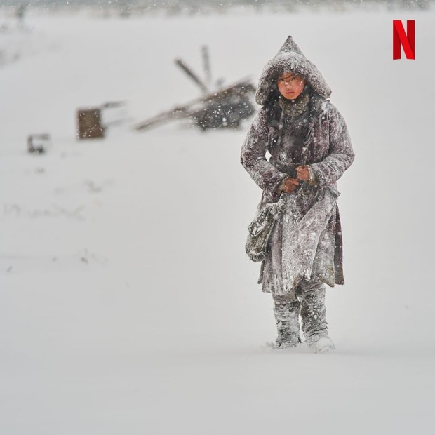 Jun Ji Hyun dalam balutan salju/ Foto : instagram.com/netflixkr/ Jun Ji Hyun dalam balutan salju/ Foto : instagram.com/netflixkr/