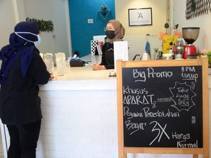 Di Kafe Ini ASN dan Aparat Harus Bayar 3 Kali Lipat Saat PPKM Darurat Di Kafe Ini ASN dan Aparat Harus Bayar 3 Kali Lipat Saat PPKM Darurat