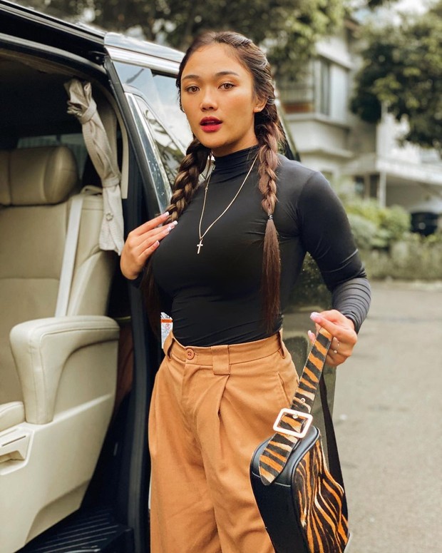 Kepang ala Marion Jola / Foto : instagram.com/lalamarionmj Kepang ala Marion Jola / Foto : instagram.com/lalamarionmj